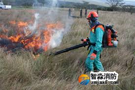 他給消防員送飲品，結(jié)果消防員找上門對(duì)他說